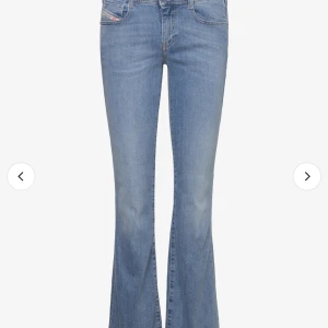 Diesel jeans  - Jeans 1969 D-Ebbey. Storlek 27,30. Dom är upplagda 5 cm så dom passar perfekt på en person som är ca 165!! Jag har andvänt dom ca 3 gånger så dom är precis som nya. Om du har likadana i stl 25 är jag interesserad! Dom finns inte på hemsidan längre!