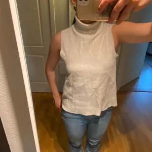 Zara polo tröja stickad - Super skön och snygg tröja med polo krage från zara  Storlek s knappt använd