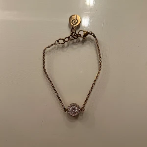 Edblad armband - Super fint armband från Edblad. Hittar det inte på deras hemsida så antar det gått ur sortimentet. 🤍 Nypris 349kr om jag inte minns fel. 🤍 Inte mycket använt så som nyskick. 🤍