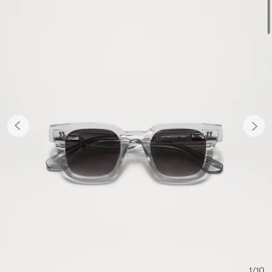 Chimi glasögon - Säljer nu mina jättefina chimi glasögon då de tyvärr inte kommer till användning längre. Köptes förra sommaren men i väldigt gott skick. Nypris: 1350kr Skriv för fler bilder💕