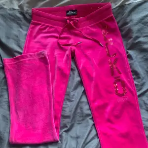 Eckö red by Ecko unltd rosa low waist flare legs byxor/velour pants/activewear  
