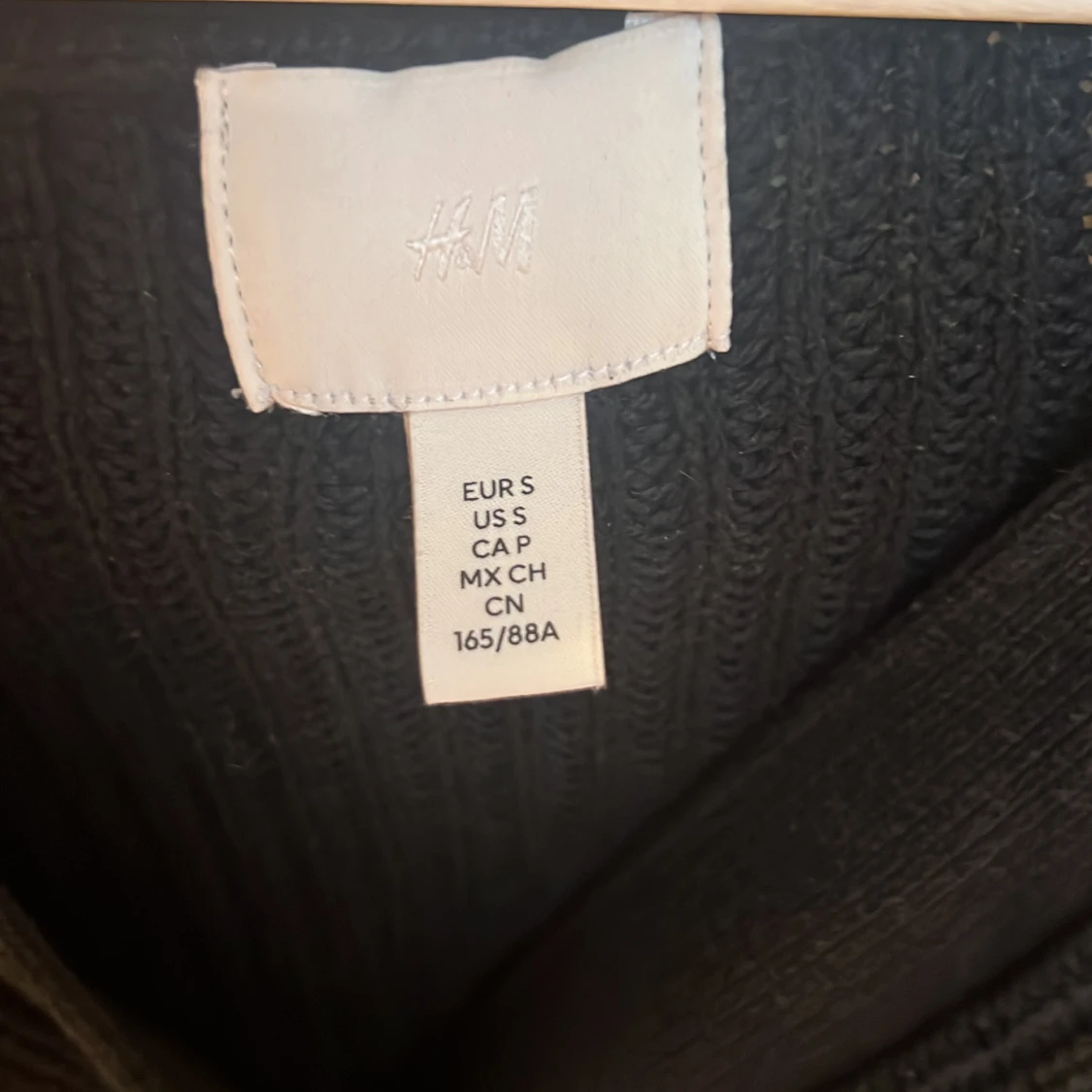 Svart stickad kofta - 91