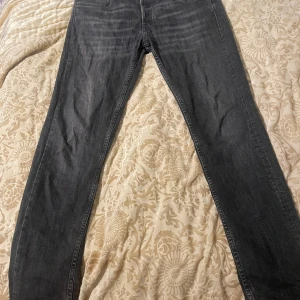 Replay jeans joe - Sköna och stretchiga replay jeans i modellen joe | storlek 31, passar ~180-185cm | nypris: ~1300kr