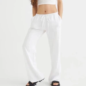 Lågmidjade linnebyxor - Säljer dessa linnebyxor från h&m som är slutsålda och mycket eftertraktade 💕