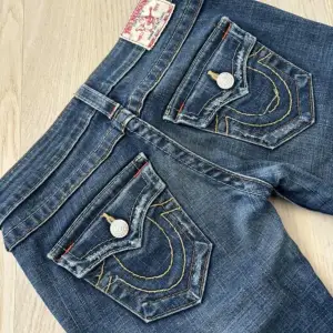 Hej! Säljer ett par True Religion jeans i jätte fint skick. De är storlek 26. 