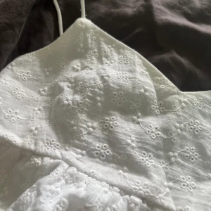 En vit topp  - Vit topp, från shein. 