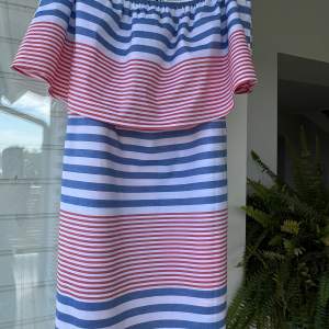 En ny strandklänning ifrån Tezenis i storlek L Sval och skön