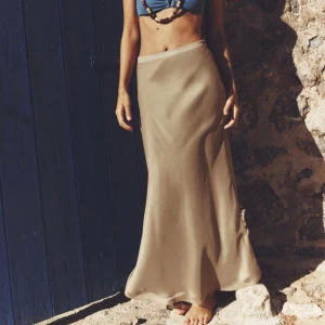 ZARA KJOL - Helt ny Zara kjol, aldrig använd & lappen sitter på! 💘