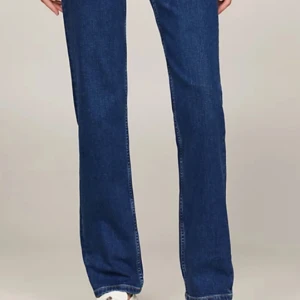 Midwaist straight jeanse!! - Midwaist straight jeanse. Osäker om vart dem är ifrån. Storlek W 27 elle 28 / L34. Säljer då de inte kommer till användning. Pris kan diskuteras köp helst inte via plick!!🎀