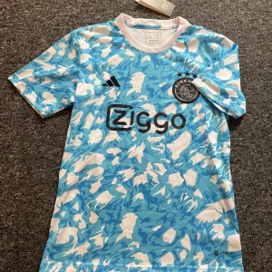 Ajax Special edition  - Helt ny Ajax special edition fotbollströja. 