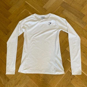 Gymshark Long-sleeve compression shirt - Riktigt snygg gymshark compression shirt som är perfekt för träning i bra passform. Sprillans ny.