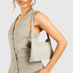 Väska - Fin väska. Glömde göra retur så säljer lite grejer, inte använd.