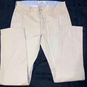 Morris Chinos - Otroligt fina Morris Chinos i nyskick!🔥strl 33/35, men sitter ungefär som 32/32👌skriv privat om passform, bilder etc.