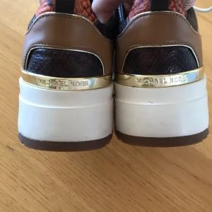  Michael Kors skor - Har ett par Michael Kors skor som har nästan inte använts. Ganska ny 