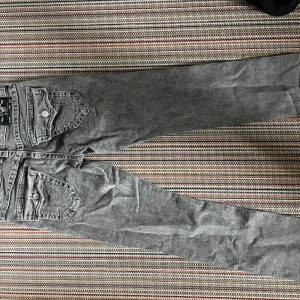 True religon  - Size 28 herr Använda 1-3 gånger, aldrig varit i en tvätt maskin ens. 