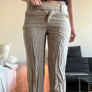 Linnebyxor från Michael Kors - Bra skick. För små för mig (se bilder). Passar nog XXS. Skrynkliga pga använder aldrig.