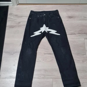 Y2k jeans - Snygga y2k jeans🔥 inte använda så mycket så de är som nya👍Skriv för mer info🙏🙏