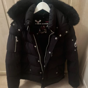 Moose jacka - Har använt den över vintern bara köpte den begagnad av en vän Fraktar den från England😁