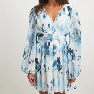 Klänning  - Klänning från Lojsans kollektion. Helt oanvänd. Storlek 36