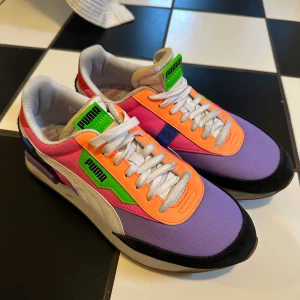 Sneakers  - I fint skick. Mjuk och bekväm sko