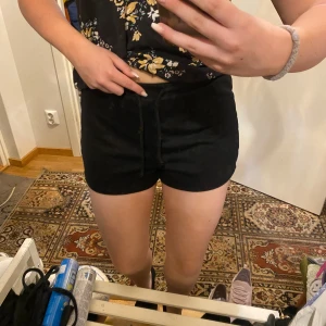 Mjukisshorts - Svarta mjukisshorts perfekt till chill dagar. 💕