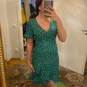 Klänning - Somrig klänning. Omlottklänning som är lätt att knyta💕