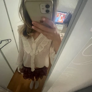 Zara blus - Den är i xs men passar som s också 💗inga defekter och är som ny