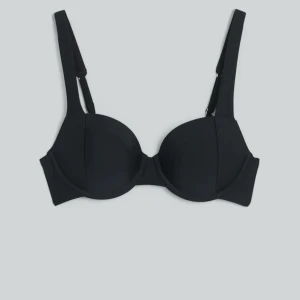  helt ny bikini - Helt ny bikini top från bikbok ny pris 259 Snygg och bra passform  Storlek XL