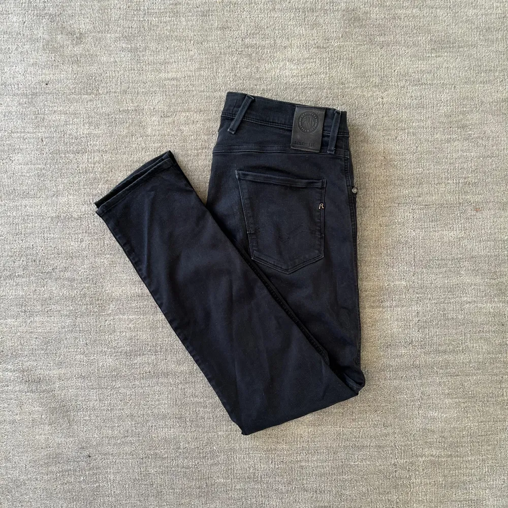 Säljer de här replay ”anbass” hyperflex jeansen i storlek 30/32 för 489kr! I bra skick och utan defekter. Skriv om minsta funderingar!🔥👖. Jeans & Byxor.