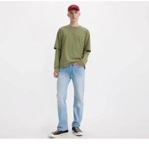 Levis 501 lightweight  - Skick: 9.5/10 Nypris: 1 099kr Köpte för 3 månader sen, knappt använda 