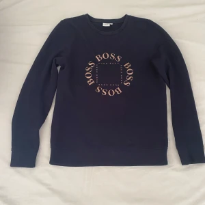 Hugo boss tröja  - Storlek S  Använd 4-5 gånger Möts i Malmö  