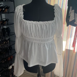 Urgullig topp - Jättesöt topp från Gina Tricot. Oanvänd och därför i nyskick. 🩷