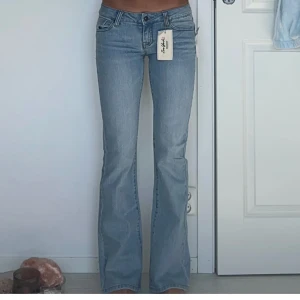 Lågmidjade jeans - Low waist bootcut jeans, helt oanvända och i perfekt skick. Jag är 166 för referens