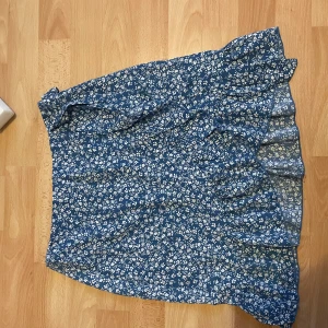 Kjol - En kjol ifrån shein, nypris 99kr. Kontakta mig innan köp