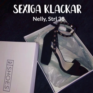 Klackskor - Nelly shoes - Helt nya! (Har mina egna på bilden) Heta klackar med guldiga nitar från Nelly shoes, storlek 38 🔥💃🏼