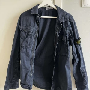 Stone Island Overshirt - Sparsamt använd och i väldigt fint skick. Byten kan vara intressant.