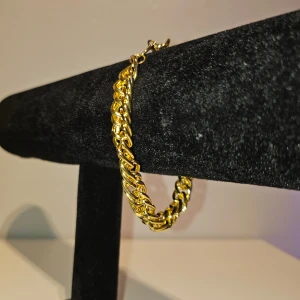 Guldfärgat armband - Guldfärgat armband, aldrig använt 