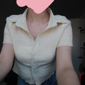 Sommar topp - Genomskinlig, på klänningar är den👌🏻 men den kommer inte till användning 