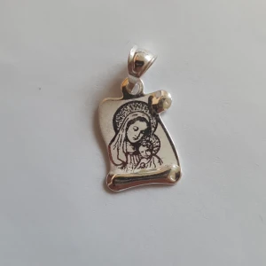 Silverhänge jungfru Maria  - Ett helt oanvänt äkta 925silver hänge föreställande jungfru Maria. Nyskick. Pris 160kr