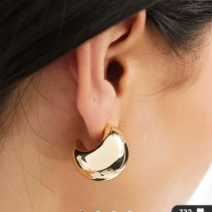 Örhängen  - Säljer dessa såå fina och slutsålda örhängena❤️ ej använda!