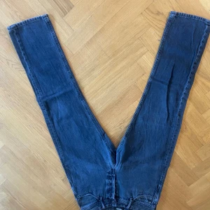 Jeans JJ grå Loose / Chris - Okej skick, se korrekt färg på sista bilden, gråa