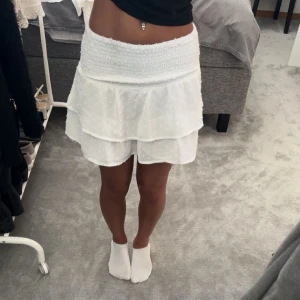 Volangkjol  - Jättesöt volangkjol som jag bara använt några gånger💞 