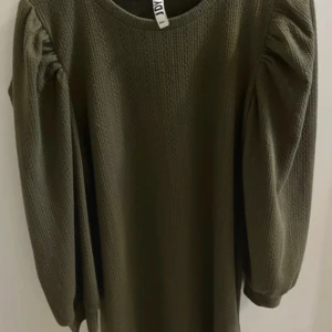 Kort klänning - Använd någon gång. Väldigt bra skick 