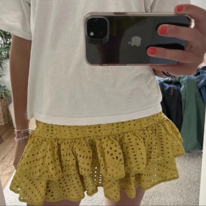 Gul volang kjol  - Gul volang kjol zara 