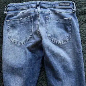 Diesel jeans i storlek w25-32