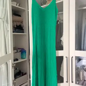 Grön virkad klänning från zara 😇
