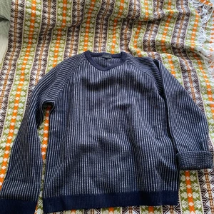 stickad tröja - sticks inte 