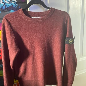 Stone island  - Stone island tröja skick 9,5/10. Priset är ej hugget i sten Storlke M men völdigt liten i storlek xs/ s