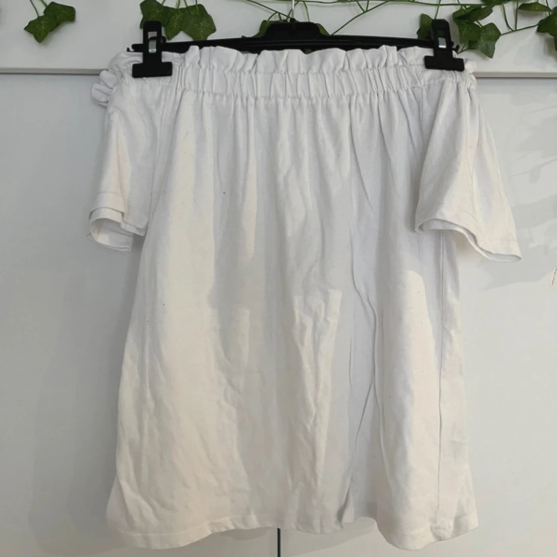 Vit off-shoulder topp