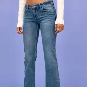 Jättefina low waist jeans från hm i storlek 32. Inga defekter.